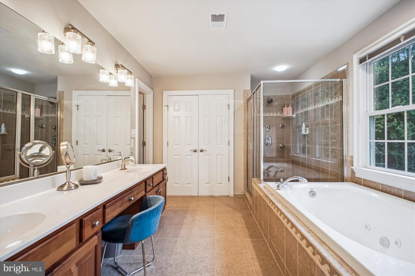 9745 VALE RD NW, VIENNA, Virginia 22181, 6 Bedrooms Bedrooms, ,4 BathroomsBathrooms,Residential,For sale,9745 VALE RD NW,VAFX2246834 MLS # VAFX2246834