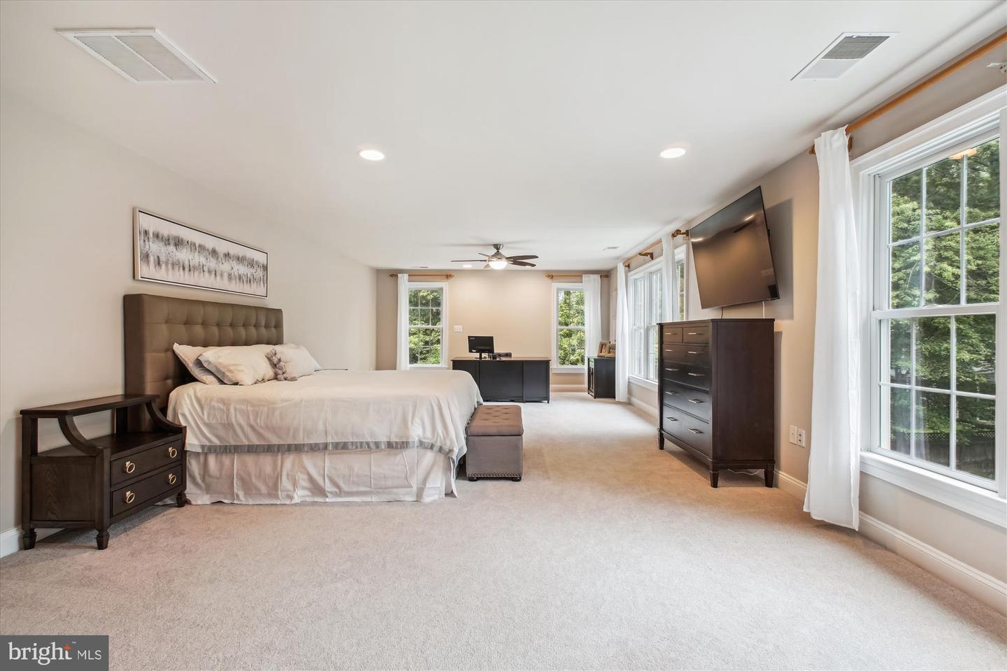 9745 VALE RD NW, VIENNA, Virginia 22181, 6 Bedrooms Bedrooms, ,4 BathroomsBathrooms,Residential,For sale,9745 VALE RD NW,VAFX2246834 MLS # VAFX2246834