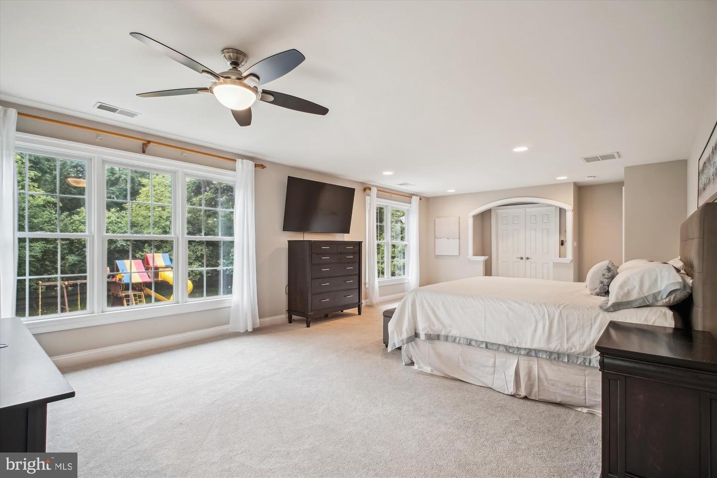 9745 VALE RD NW, VIENNA, Virginia 22181, 6 Bedrooms Bedrooms, ,4 BathroomsBathrooms,Residential,For sale,9745 VALE RD NW,VAFX2246834 MLS # VAFX2246834