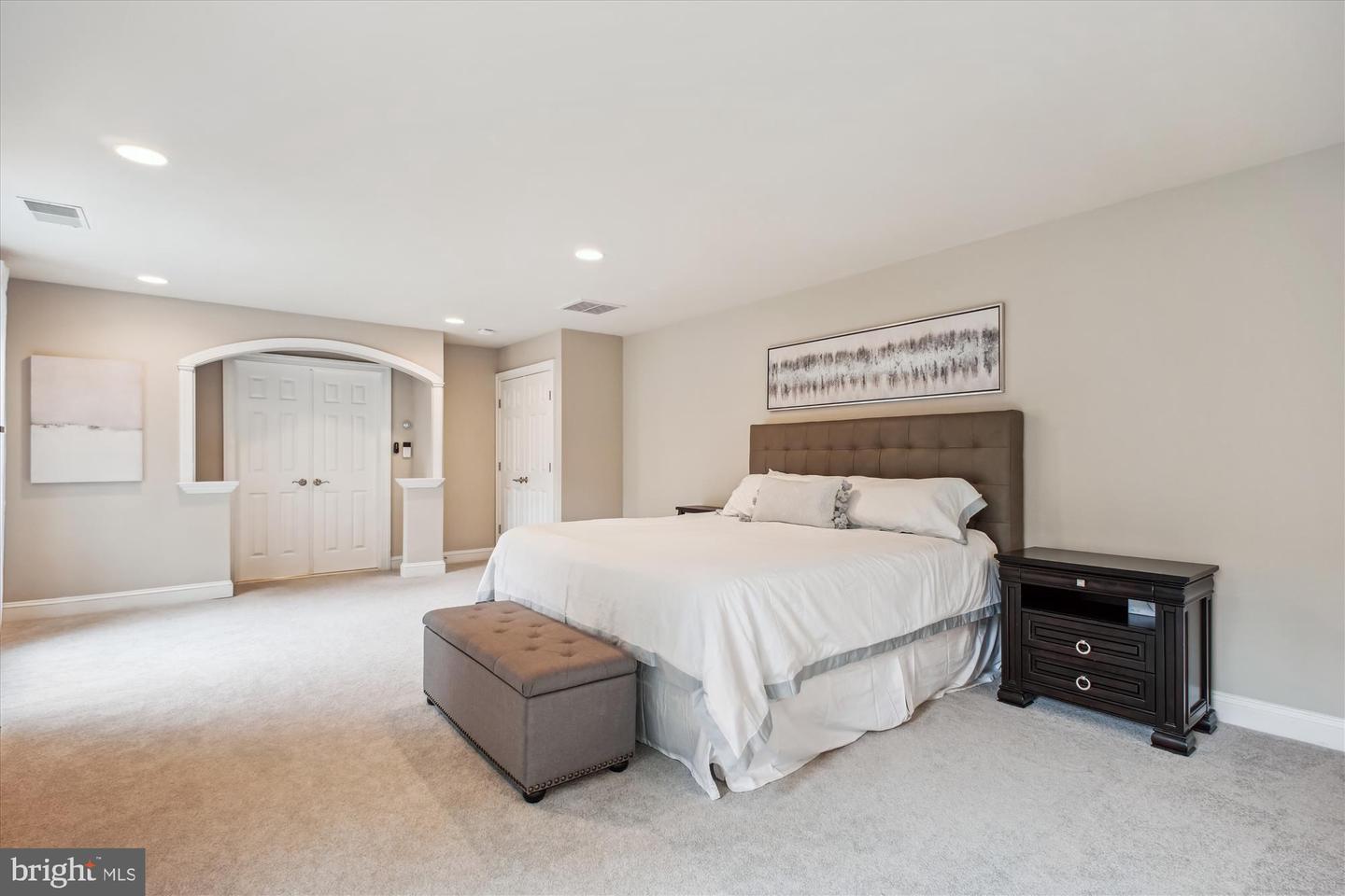 9745 VALE RD NW, VIENNA, Virginia 22181, 6 Bedrooms Bedrooms, ,4 BathroomsBathrooms,Residential,For sale,9745 VALE RD NW,VAFX2246834 MLS # VAFX2246834