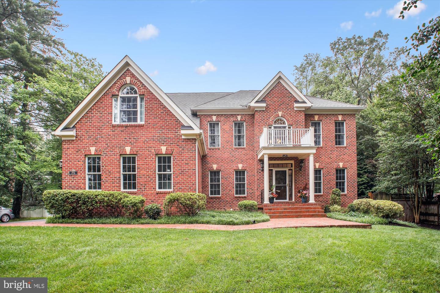 9745 VALE RD NW, VIENNA, Virginia 22181, 6 Bedrooms Bedrooms, ,4 BathroomsBathrooms,Residential,For sale,9745 VALE RD NW,VAFX2246834 MLS # VAFX2246834