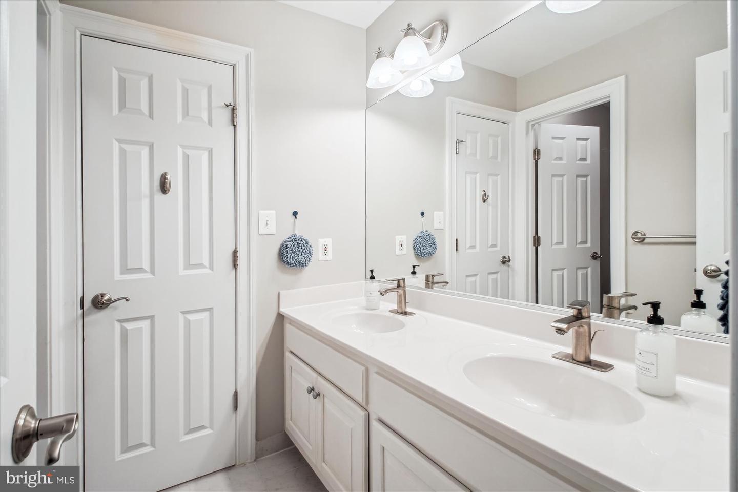 9745 VALE RD NW, VIENNA, Virginia 22181, 6 Bedrooms Bedrooms, ,4 BathroomsBathrooms,Residential,For sale,9745 VALE RD NW,VAFX2246834 MLS # VAFX2246834