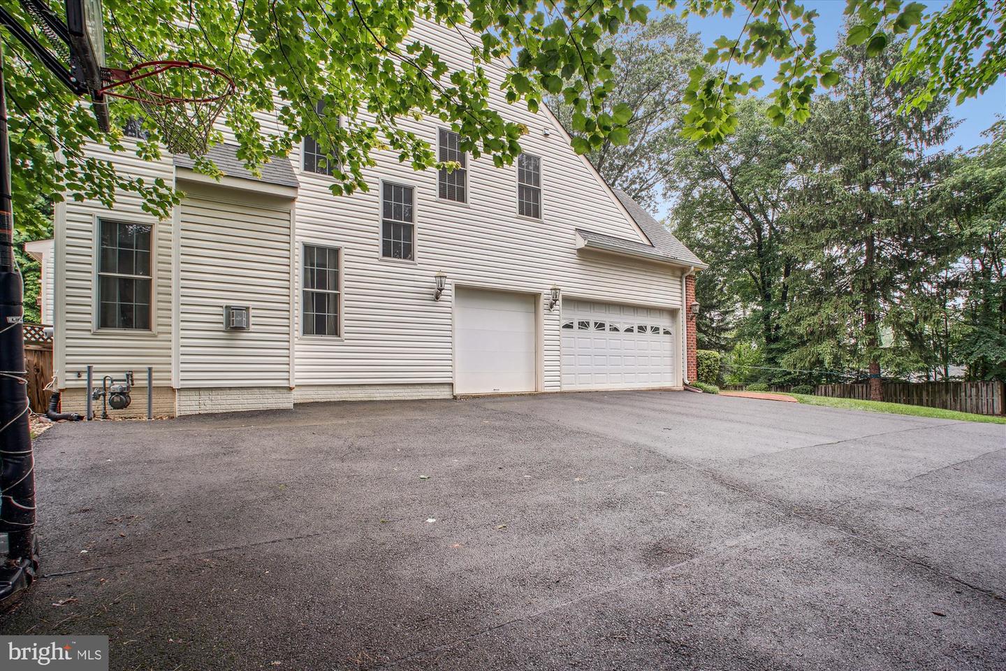 9745 VALE RD NW, VIENNA, Virginia 22181, 6 Bedrooms Bedrooms, ,4 BathroomsBathrooms,Residential,For sale,9745 VALE RD NW,VAFX2246834 MLS # VAFX2246834