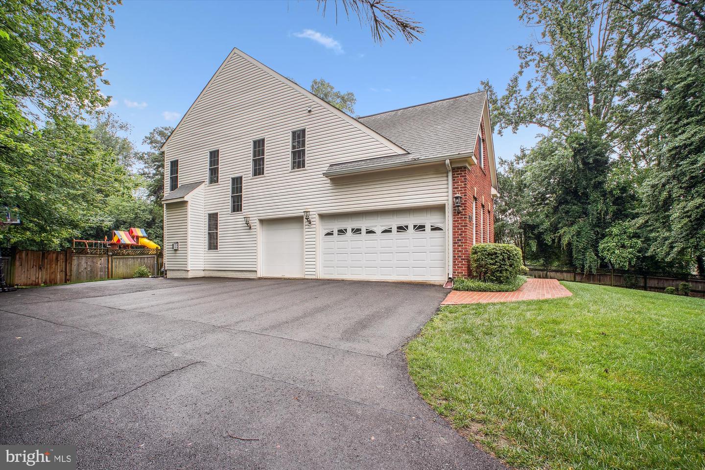 9745 VALE RD NW, VIENNA, Virginia 22181, 6 Bedrooms Bedrooms, ,4 BathroomsBathrooms,Residential,For sale,9745 VALE RD NW,VAFX2246834 MLS # VAFX2246834