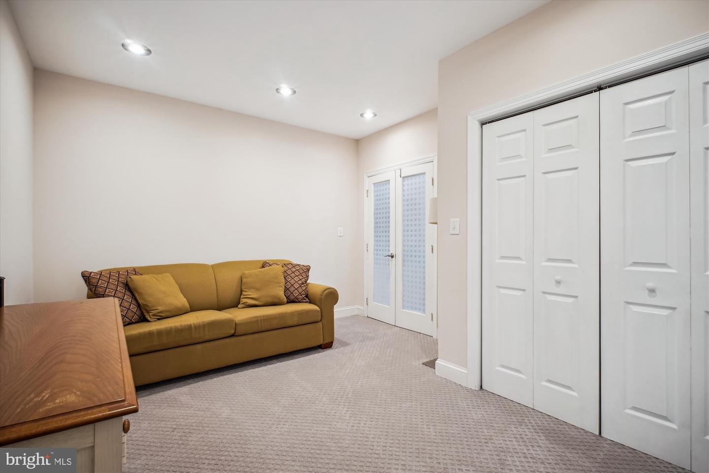 9745 VALE RD NW, VIENNA, Virginia 22181, 6 Bedrooms Bedrooms, ,4 BathroomsBathrooms,Residential,For sale,9745 VALE RD NW,VAFX2246834 MLS # VAFX2246834