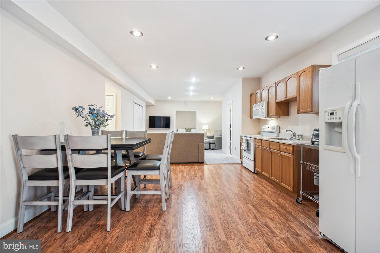 9745 VALE RD NW, VIENNA, Virginia 22181, 6 Bedrooms Bedrooms, ,4 BathroomsBathrooms,Residential,For sale,9745 VALE RD NW,VAFX2246834 MLS # VAFX2246834