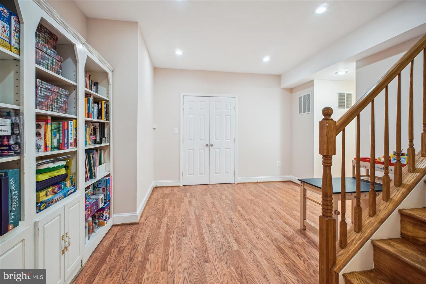 9745 VALE RD NW, VIENNA, Virginia 22181, 6 Bedrooms Bedrooms, ,4 BathroomsBathrooms,Residential,For sale,9745 VALE RD NW,VAFX2246834 MLS # VAFX2246834