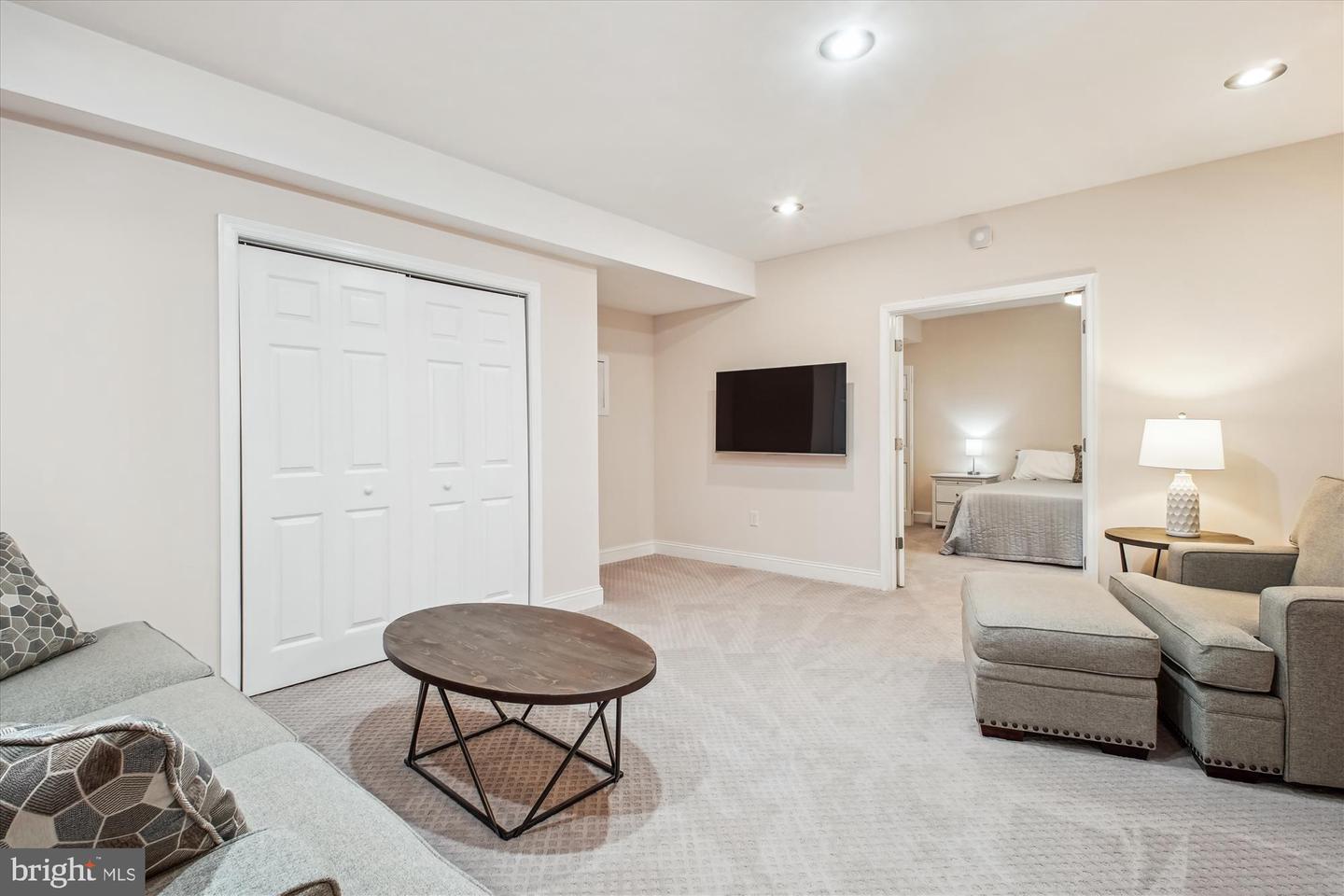 9745 VALE RD NW, VIENNA, Virginia 22181, 6 Bedrooms Bedrooms, ,4 BathroomsBathrooms,Residential,For sale,9745 VALE RD NW,VAFX2246834 MLS # VAFX2246834