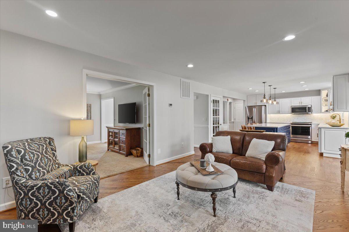 5304 BRADDOCK RIDGE DR, CENTREVILLE, Virginia 20120, 4 Bedrooms Bedrooms, ,3 BathroomsBathrooms,Residential,For sale,5304 BRADDOCK RIDGE DR,VAFX2247506 MLS # VAFX2247506