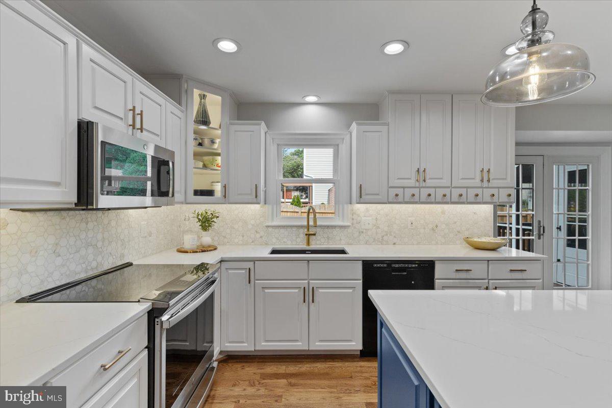5304 BRADDOCK RIDGE DR, CENTREVILLE, Virginia 20120, 4 Bedrooms Bedrooms, ,3 BathroomsBathrooms,Residential,For sale,5304 BRADDOCK RIDGE DR,VAFX2247506 MLS # VAFX2247506