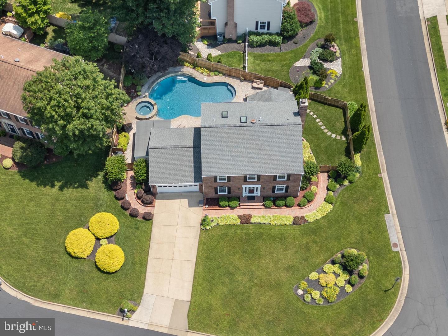5304 BRADDOCK RIDGE DR, CENTREVILLE, Virginia 20120, 4 Bedrooms Bedrooms, ,3 BathroomsBathrooms,Residential,For sale,5304 BRADDOCK RIDGE DR,VAFX2247506 MLS # VAFX2247506