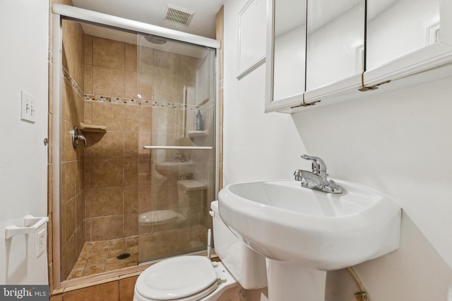 4914 KING DAVID BLVD, ANNANDALE, Virginia 22003, 4 Bedrooms Bedrooms, ,3 BathroomsBathrooms,Residential,For sale,4914 KING DAVID BLVD,VAFX2247774 MLS # VAFX2247774