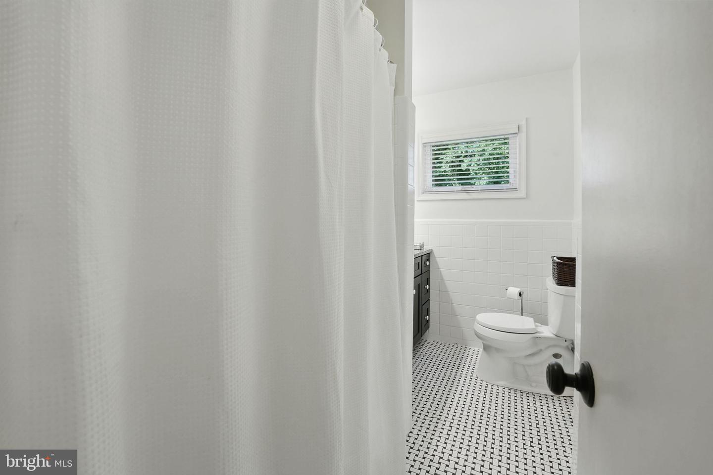 6321 HILLSBOROUGH DR, FALLS CHURCH, Virginia 22044, 3 Bedrooms Bedrooms, ,2 BathroomsBathrooms,Residential,For sale,6321 HILLSBOROUGH DR,VAFX2247810 MLS # VAFX2247810