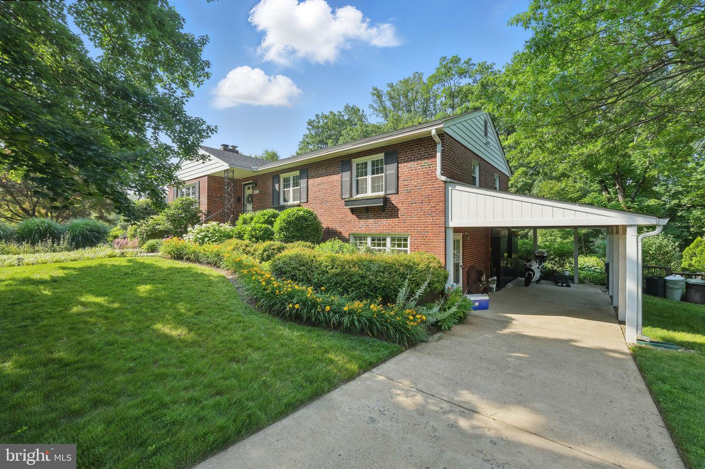 6321 HILLSBOROUGH DR, FALLS CHURCH, Virginia 22044, 3 Bedrooms Bedrooms, ,2 BathroomsBathrooms,Residential,For sale,6321 HILLSBOROUGH DR,VAFX2247810 MLS # VAFX2247810