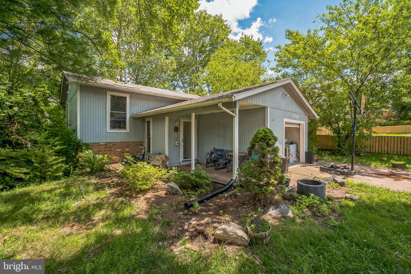 13706 LYNNCROFT DR, CHANTILLY, Virginia 20151, 3 Bedrooms Bedrooms, ,2 BathroomsBathrooms,Residential,For sale,13706 LYNNCROFT DR,VAFX2247816 MLS # VAFX2247816