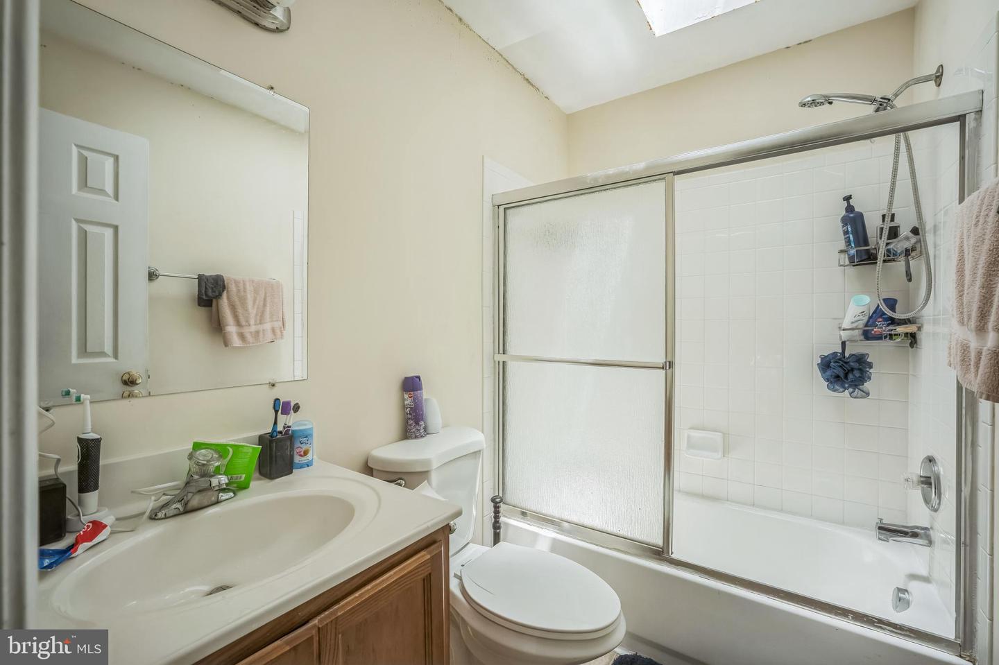 13706 LYNNCROFT DR, CHANTILLY, Virginia 20151, 3 Bedrooms Bedrooms, ,2 BathroomsBathrooms,Residential,For sale,13706 LYNNCROFT DR,VAFX2247816 MLS # VAFX2247816