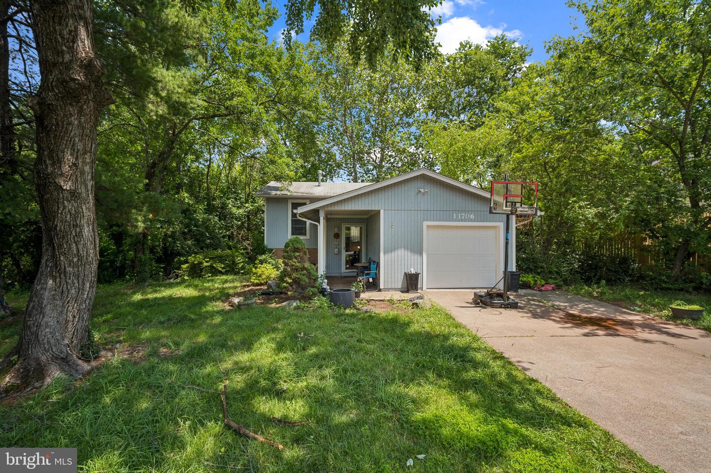 13706 LYNNCROFT DR, CHANTILLY, Virginia 20151, 3 Bedrooms Bedrooms, ,2 BathroomsBathrooms,Residential,For sale,13706 LYNNCROFT DR,VAFX2247816 MLS # VAFX2247816