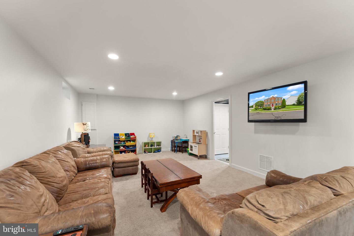 6413 MORVEN PARK LN, GAINESVILLE, Virginia 20155, 4 Bedrooms Bedrooms, ,3 BathroomsBathrooms,Residential,For sale,6413 MORVEN PARK LN,VAPW2097274 MLS # VAPW2097274