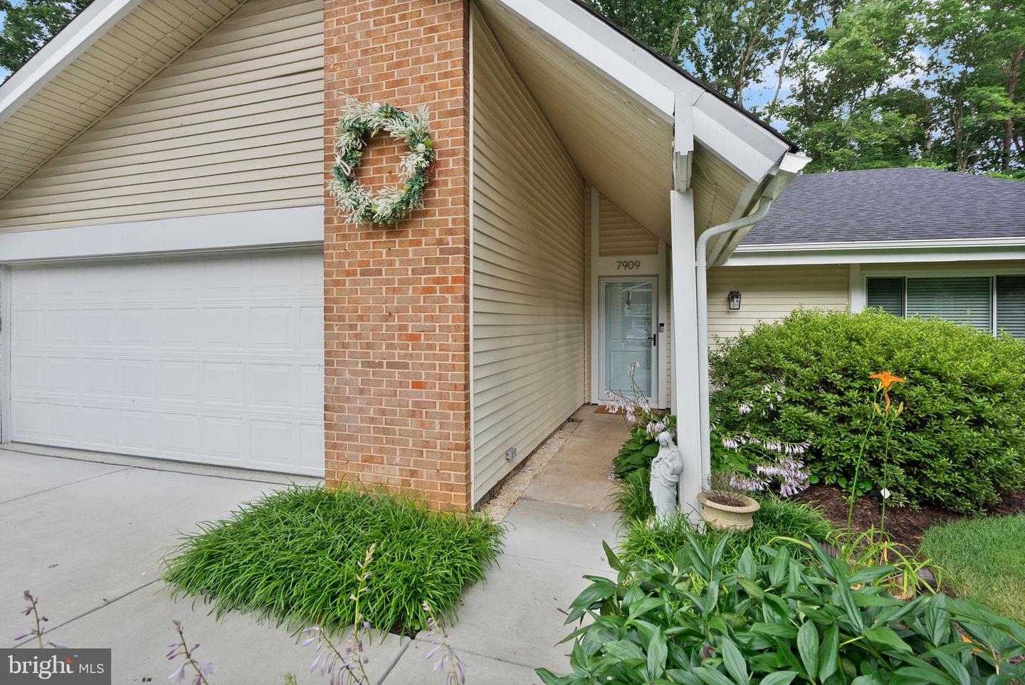 7909 MULBERRY BOTTOM CT, SPRINGFIELD, Virginia 22153, 3 Bedrooms Bedrooms, ,2 BathroomsBathrooms,Residential,For sale,7909 MULBERRY BOTTOM CT,VAFX2248064 MLS # VAFX2248064