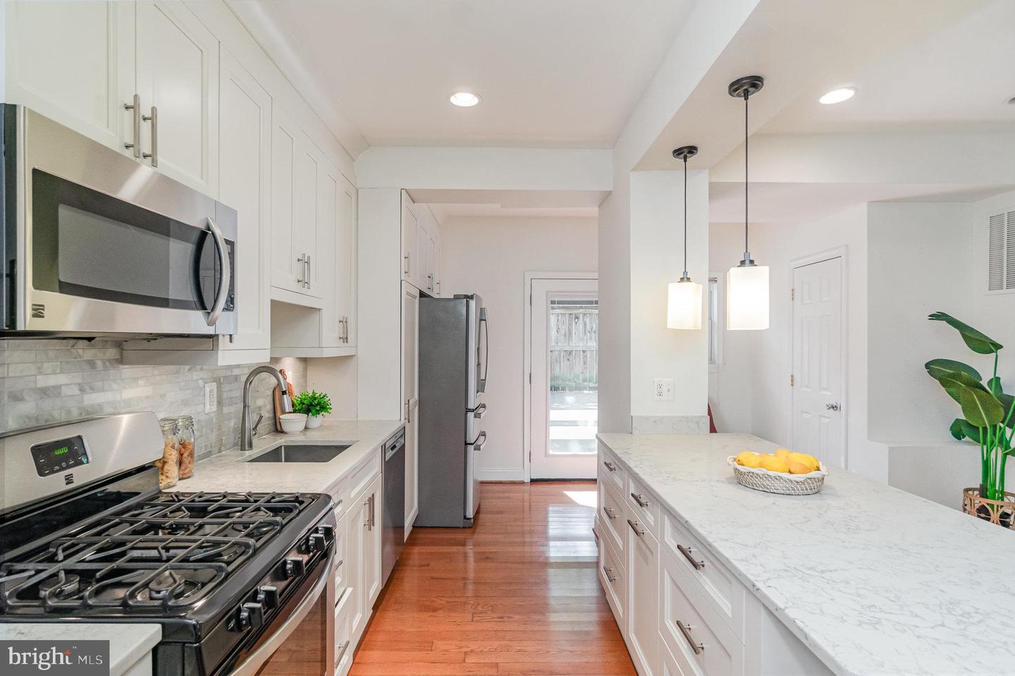 1933 LINCOLN RD NE, WASHINGTON, District Of Columbia 20002, 4 Bedrooms Bedrooms, ,3 BathroomsBathrooms,Residential,For sale,1933 LINCOLN RD NE,DCDC2206366 MLS # DCDC2206366