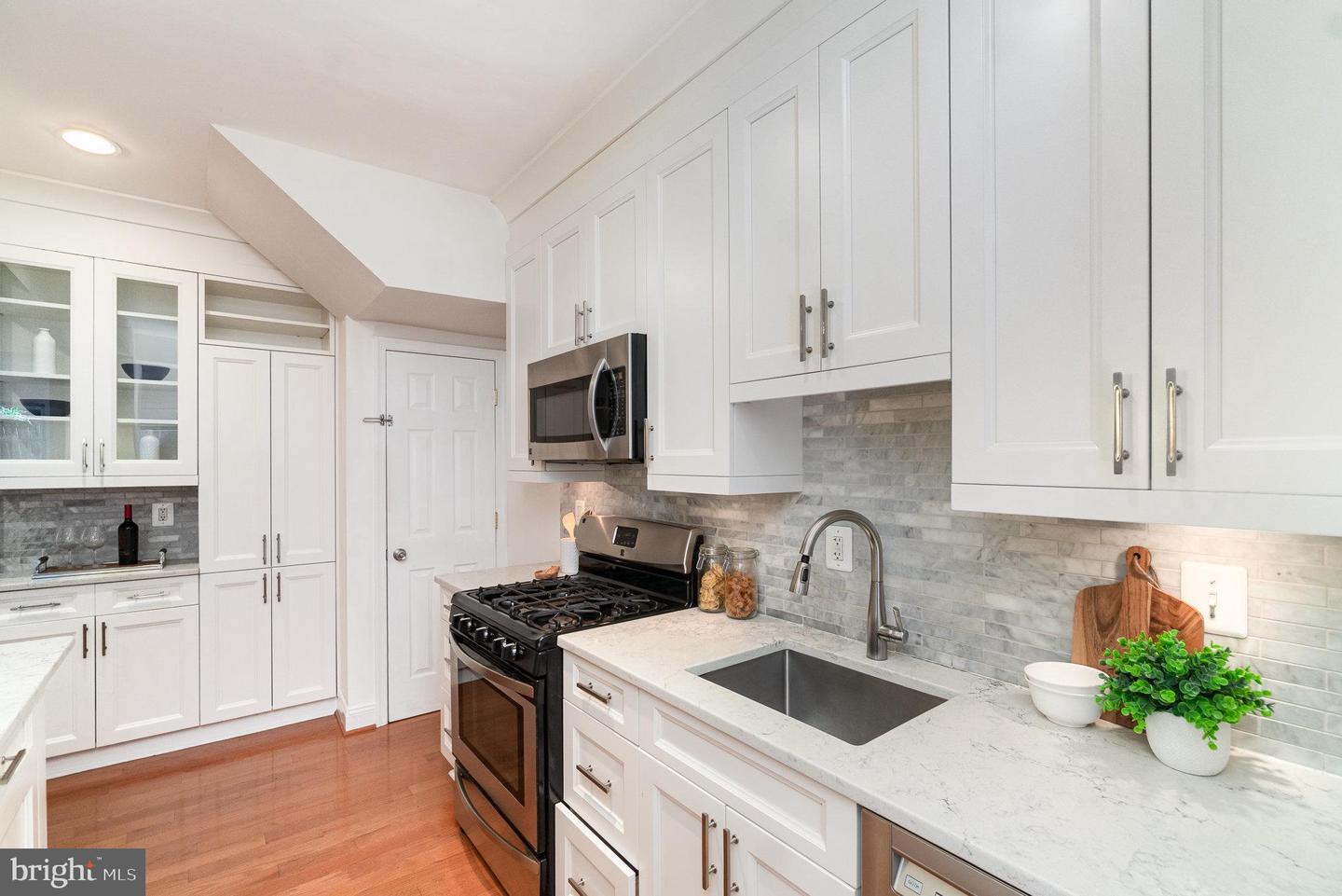 1933 LINCOLN RD NE, WASHINGTON, District Of Columbia 20002, 4 Bedrooms Bedrooms, ,3 BathroomsBathrooms,Residential,For sale,1933 LINCOLN RD NE,DCDC2206366 MLS # DCDC2206366