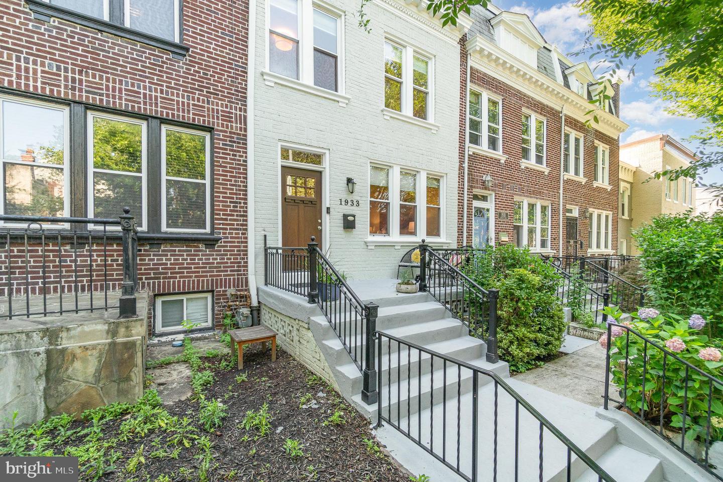 1933 LINCOLN RD NE, WASHINGTON, District Of Columbia 20002, 4 Bedrooms Bedrooms, ,3 BathroomsBathrooms,Residential,For sale,1933 LINCOLN RD NE,DCDC2206366 MLS # DCDC2206366