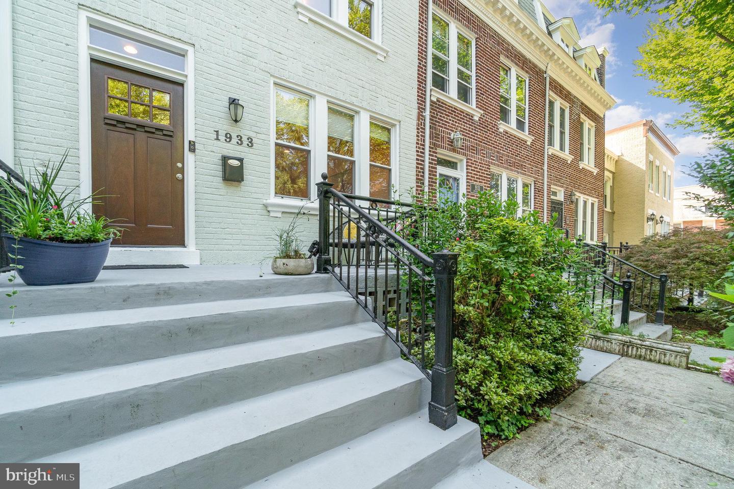 1933 LINCOLN RD NE, WASHINGTON, District Of Columbia 20002, 4 Bedrooms Bedrooms, ,3 BathroomsBathrooms,Residential,For sale,1933 LINCOLN RD NE,DCDC2206366 MLS # DCDC2206366