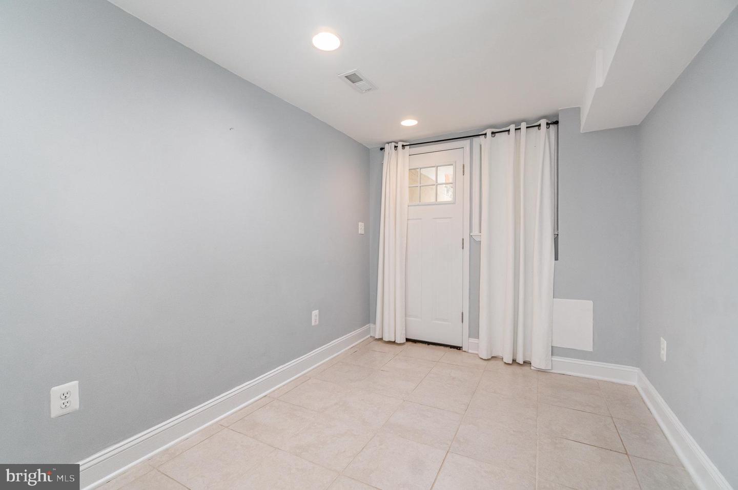 1933 LINCOLN RD NE, WASHINGTON, District Of Columbia 20002, 4 Bedrooms Bedrooms, ,3 BathroomsBathrooms,Residential,For sale,1933 LINCOLN RD NE,DCDC2206366 MLS # DCDC2206366