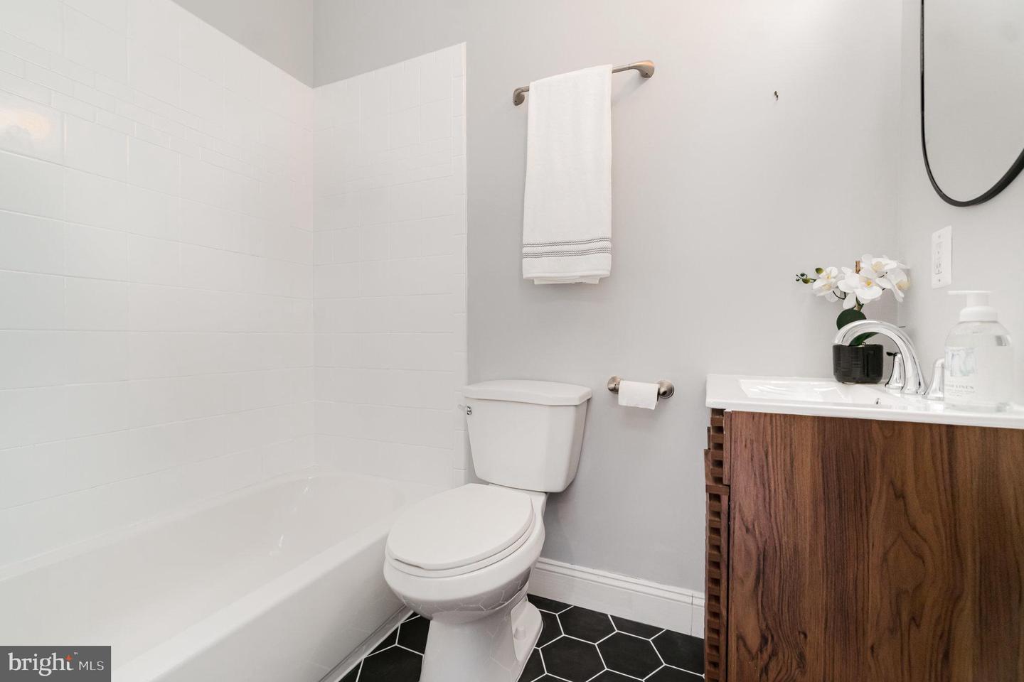 1933 LINCOLN RD NE, WASHINGTON, District Of Columbia 20002, 4 Bedrooms Bedrooms, ,3 BathroomsBathrooms,Residential,For sale,1933 LINCOLN RD NE,DCDC2206366 MLS # DCDC2206366