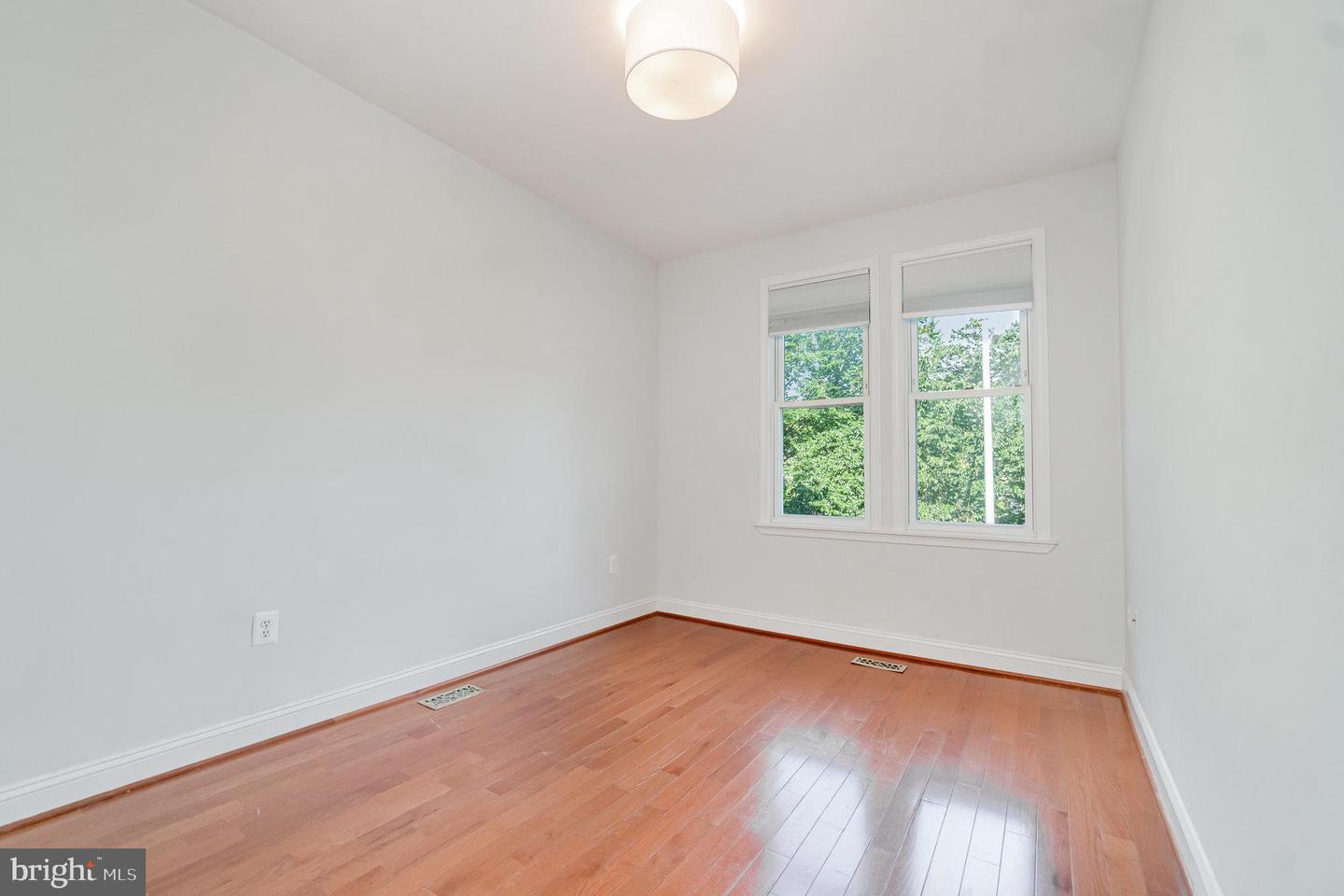 1933 LINCOLN RD NE, WASHINGTON, District Of Columbia 20002, 4 Bedrooms Bedrooms, ,3 BathroomsBathrooms,Residential,For sale,1933 LINCOLN RD NE,DCDC2206366 MLS # DCDC2206366