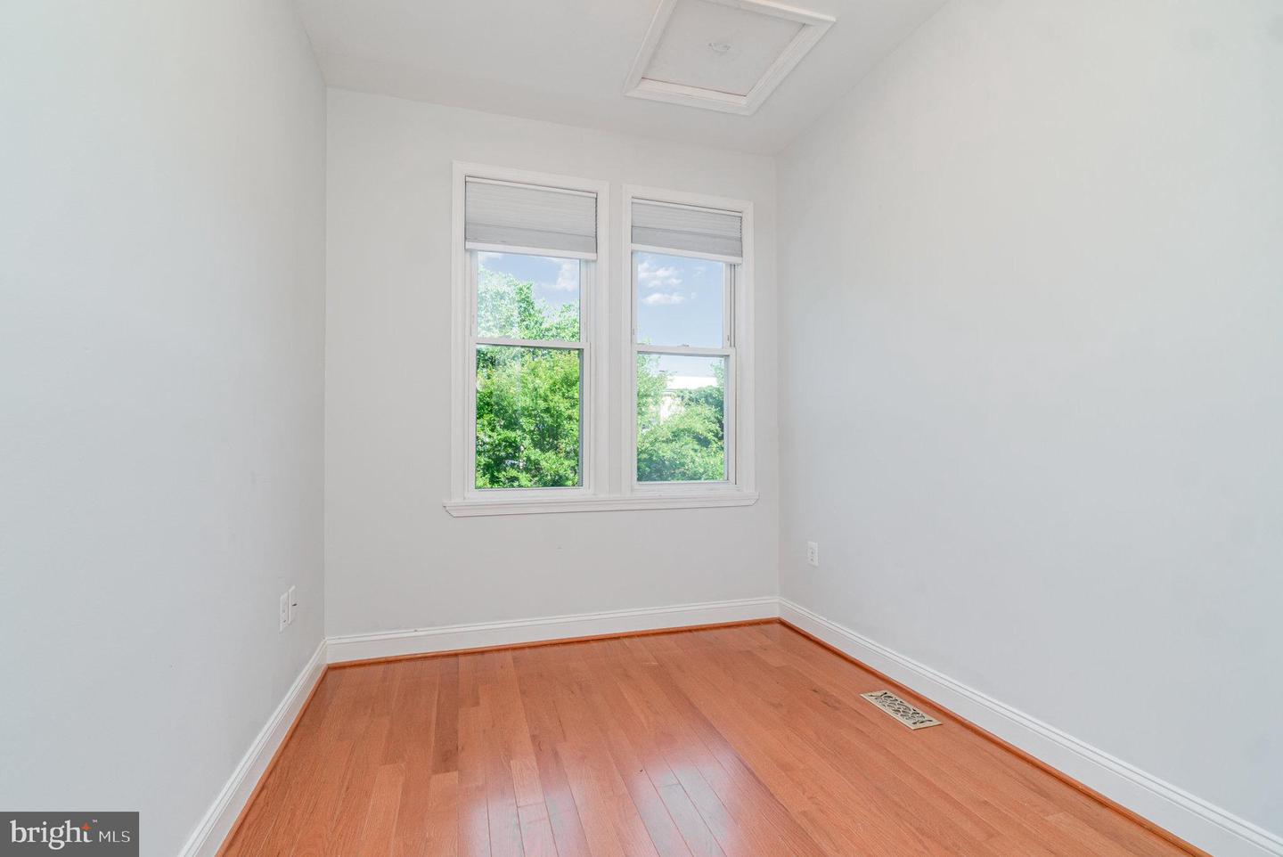 1933 LINCOLN RD NE, WASHINGTON, District Of Columbia 20002, 4 Bedrooms Bedrooms, ,3 BathroomsBathrooms,Residential,For sale,1933 LINCOLN RD NE,DCDC2206366 MLS # DCDC2206366