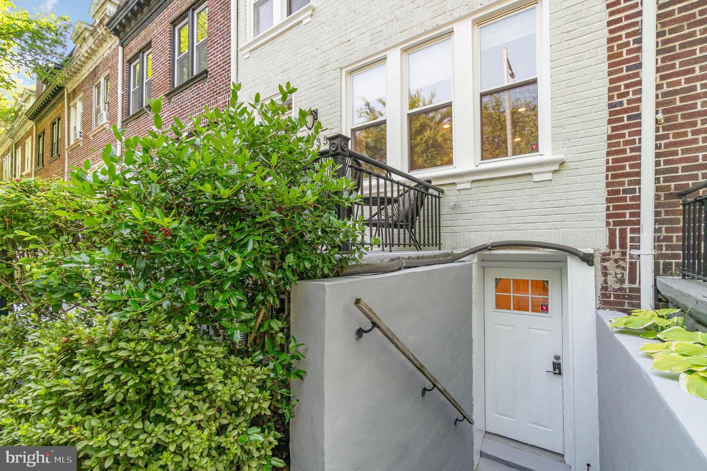 1933 LINCOLN RD NE, WASHINGTON, District Of Columbia 20002, 4 Bedrooms Bedrooms, ,3 BathroomsBathrooms,Residential,For sale,1933 LINCOLN RD NE,DCDC2206366 MLS # DCDC2206366