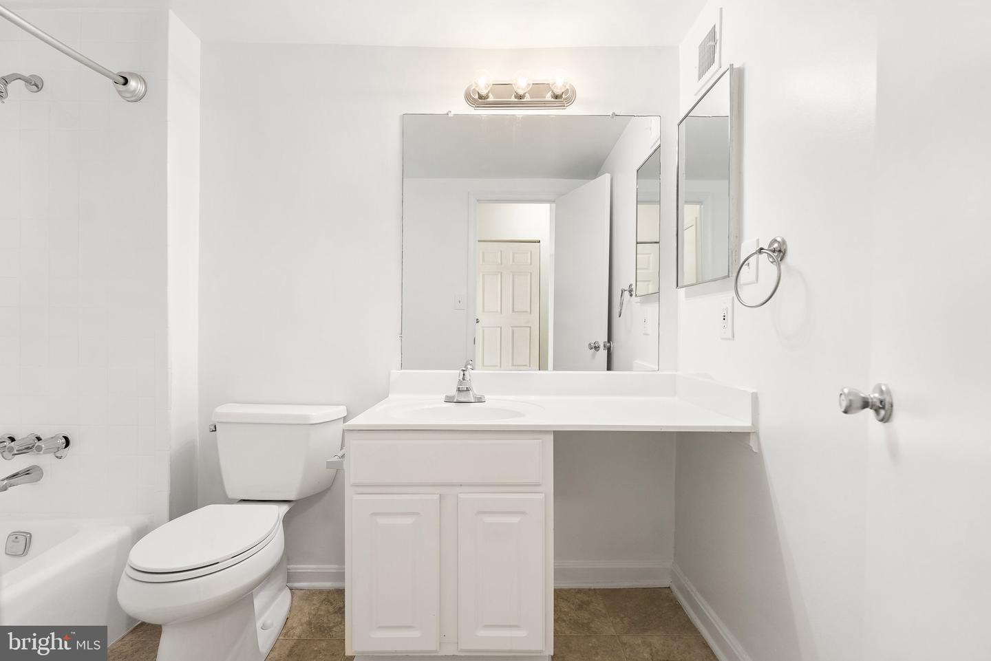 5500 HOLMES RUN PKWY #1119, ALEXANDRIA, Virginia 22304, 1 Bedroom Bedrooms, ,1 BathroomBathrooms,Residential,For sale,5500 HOLMES RUN PKWY #1119,VAAX2046698 MLS # VAAX2046698