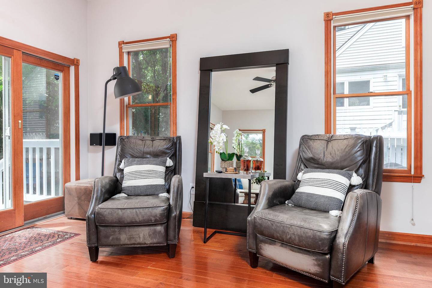 102 S KENSINGTON ST ST, ARLINGTON, Virginia 22204, 4 Bedrooms Bedrooms, ,3 BathroomsBathrooms,Residential,For sale,102 S KENSINGTON ST ST,VAAR2059558 MLS # VAAR2059558