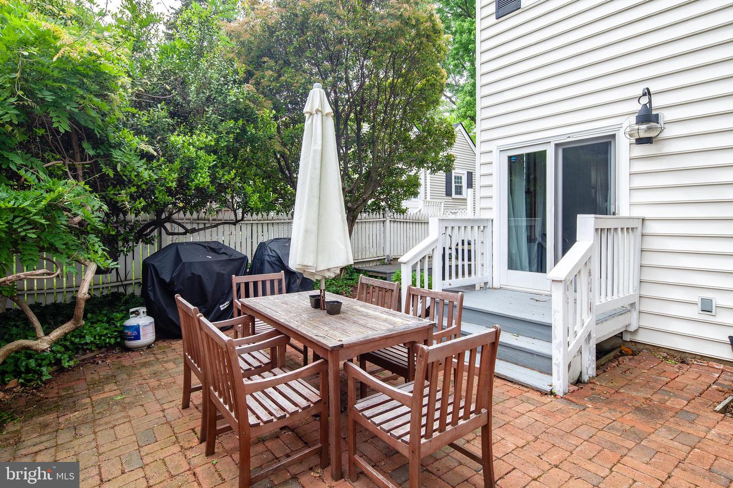 102 S KENSINGTON ST ST, ARLINGTON, Virginia 22204, 4 Bedrooms Bedrooms, ,3 BathroomsBathrooms,Residential,For sale,102 S KENSINGTON ST ST,VAAR2059558 MLS # VAAR2059558