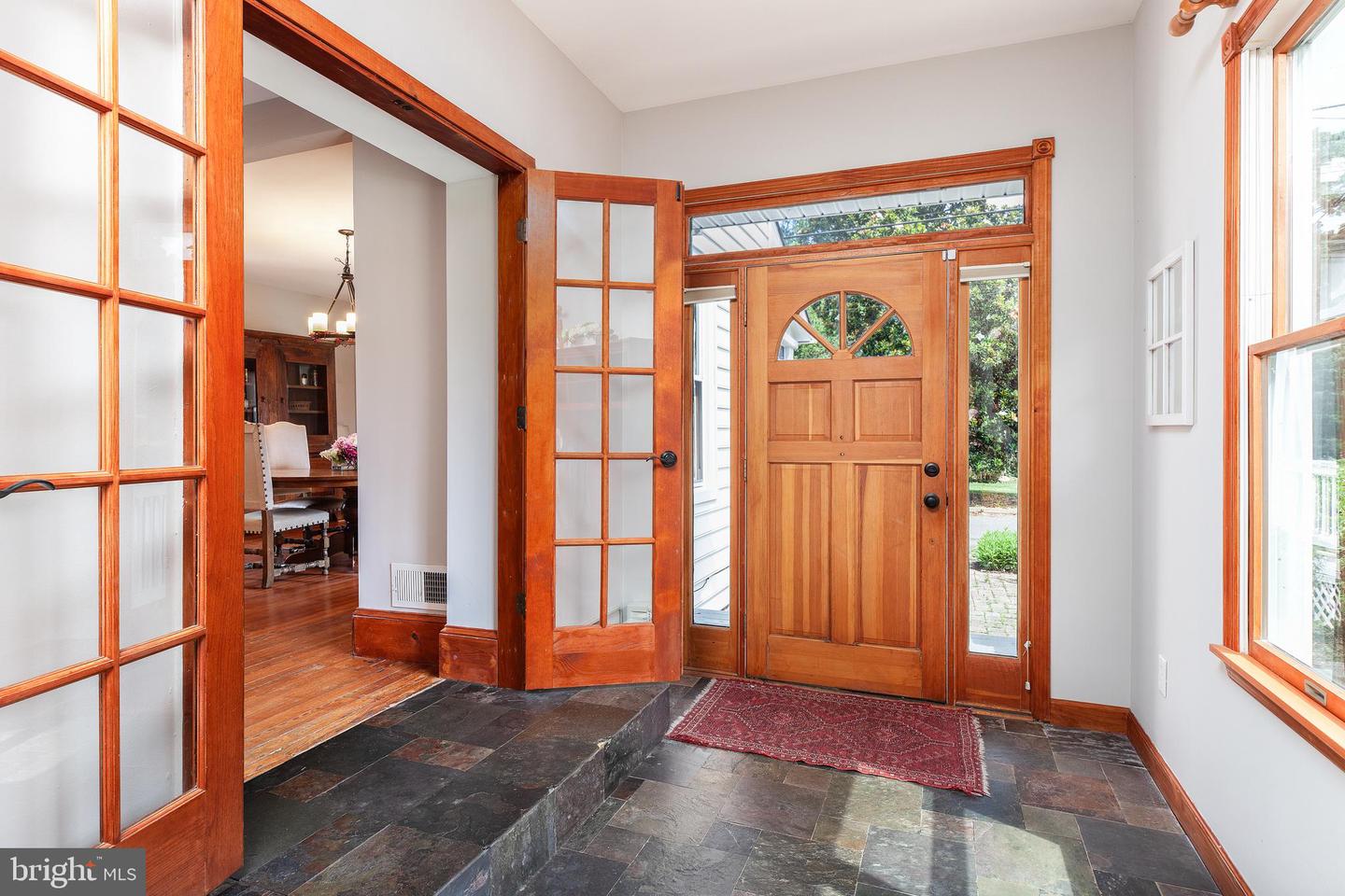 102 S KENSINGTON ST ST, ARLINGTON, Virginia 22204, 4 Bedrooms Bedrooms, ,3 BathroomsBathrooms,Residential,For sale,102 S KENSINGTON ST ST,VAAR2059558 MLS # VAAR2059558