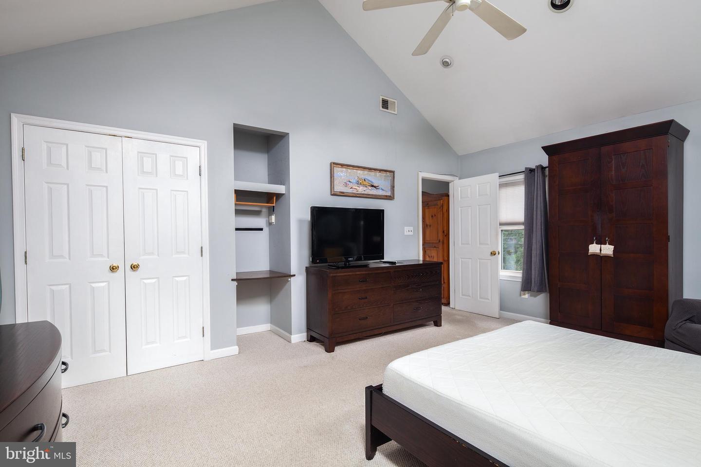 102 S KENSINGTON ST ST, ARLINGTON, Virginia 22204, 4 Bedrooms Bedrooms, ,3 BathroomsBathrooms,Residential,For sale,102 S KENSINGTON ST ST,VAAR2059558 MLS # VAAR2059558