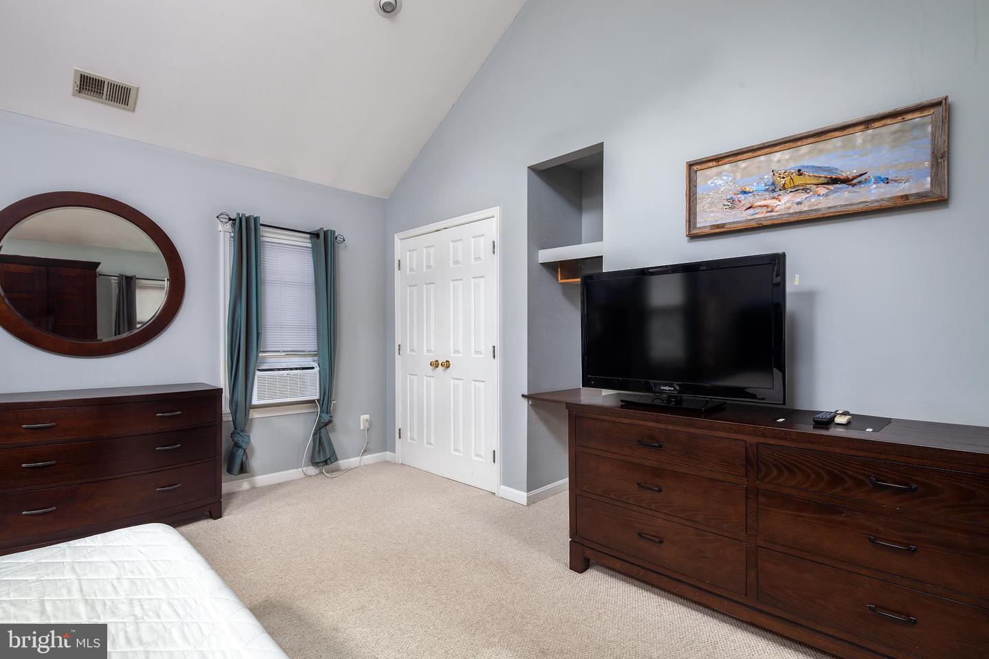 102 S KENSINGTON ST ST, ARLINGTON, Virginia 22204, 4 Bedrooms Bedrooms, ,3 BathroomsBathrooms,Residential,For sale,102 S KENSINGTON ST ST,VAAR2059558 MLS # VAAR2059558