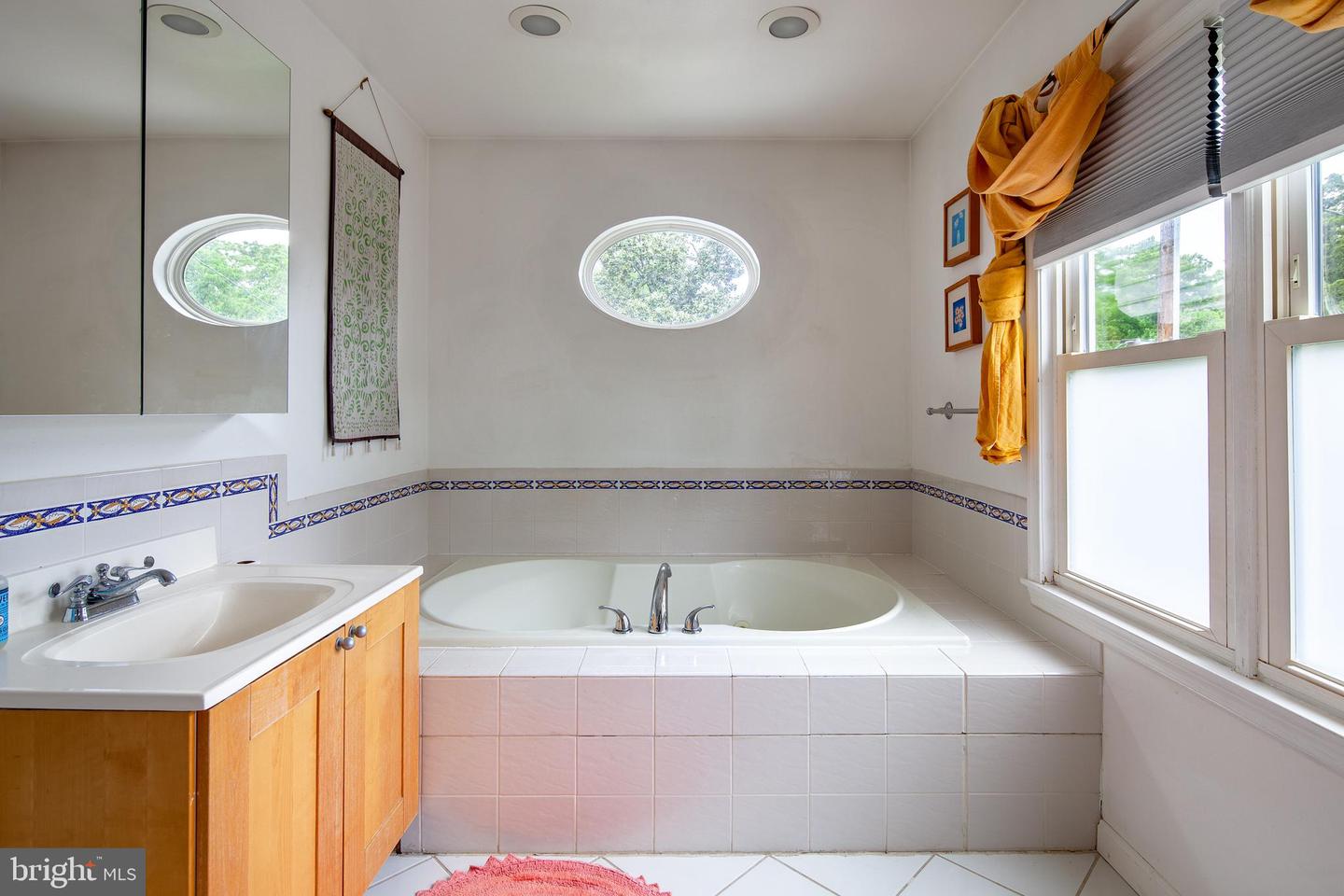 102 S KENSINGTON ST ST, ARLINGTON, Virginia 22204, 4 Bedrooms Bedrooms, ,3 BathroomsBathrooms,Residential,For sale,102 S KENSINGTON ST ST,VAAR2059558 MLS # VAAR2059558