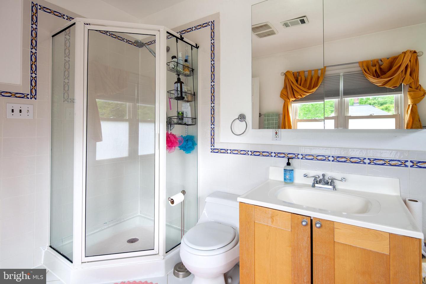 102 S KENSINGTON ST ST, ARLINGTON, Virginia 22204, 4 Bedrooms Bedrooms, ,3 BathroomsBathrooms,Residential,For sale,102 S KENSINGTON ST ST,VAAR2059558 MLS # VAAR2059558