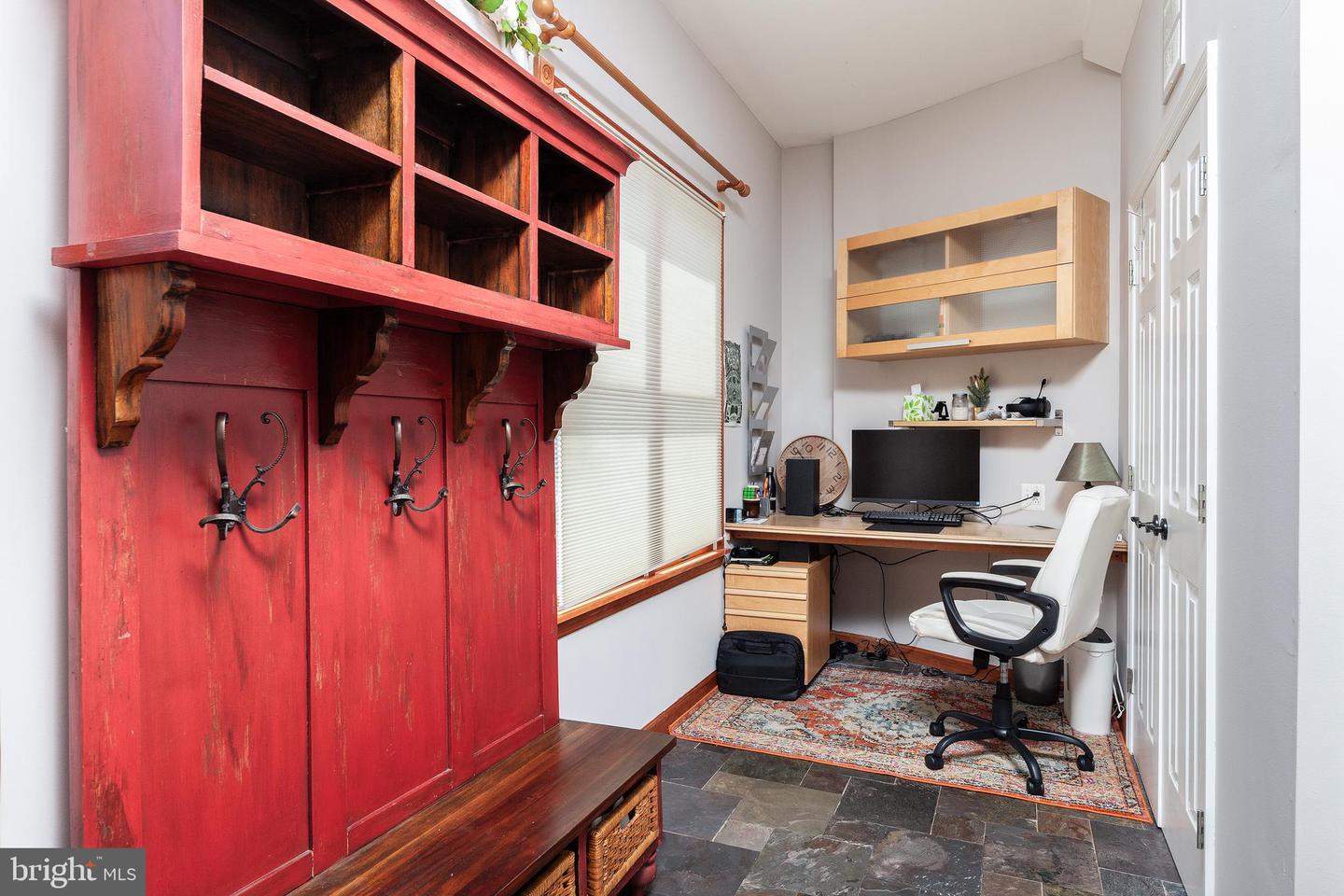 102 S KENSINGTON ST ST, ARLINGTON, Virginia 22204, 4 Bedrooms Bedrooms, ,3 BathroomsBathrooms,Residential,For sale,102 S KENSINGTON ST ST,VAAR2059558 MLS # VAAR2059558