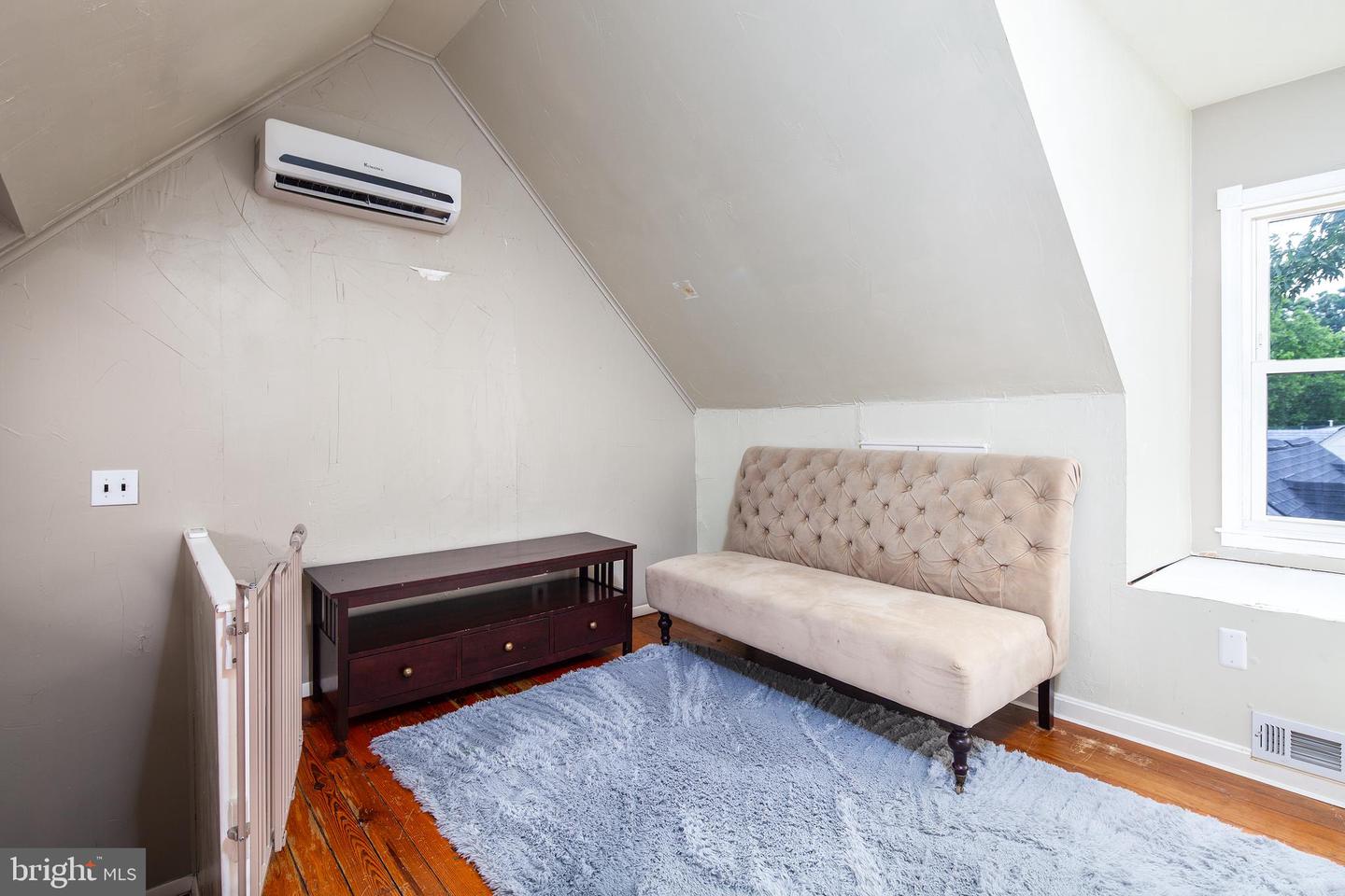 102 S KENSINGTON ST ST, ARLINGTON, Virginia 22204, 4 Bedrooms Bedrooms, ,3 BathroomsBathrooms,Residential,For sale,102 S KENSINGTON ST ST,VAAR2059558 MLS # VAAR2059558
