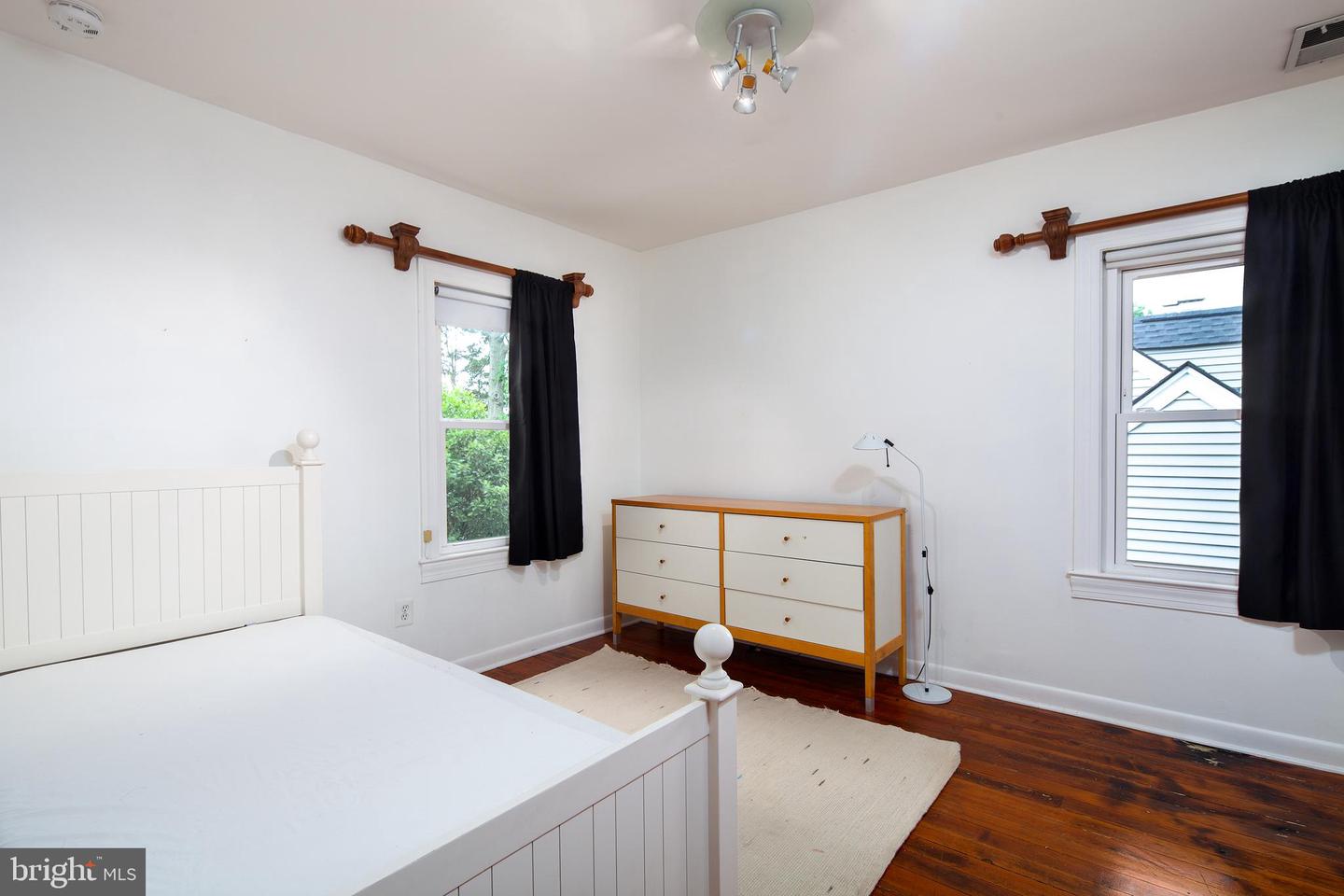 102 S KENSINGTON ST ST, ARLINGTON, Virginia 22204, 4 Bedrooms Bedrooms, ,3 BathroomsBathrooms,Residential,For sale,102 S KENSINGTON ST ST,VAAR2059558 MLS # VAAR2059558