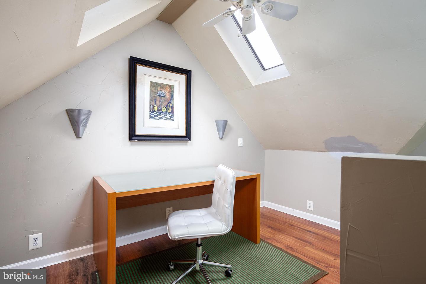 102 S KENSINGTON ST ST, ARLINGTON, Virginia 22204, 4 Bedrooms Bedrooms, ,3 BathroomsBathrooms,Residential,For sale,102 S KENSINGTON ST ST,VAAR2059558 MLS # VAAR2059558