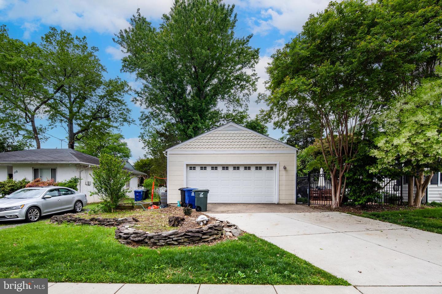 102 S KENSINGTON ST ST, ARLINGTON, Virginia 22204, 4 Bedrooms Bedrooms, ,3 BathroomsBathrooms,Residential,For sale,102 S KENSINGTON ST ST,VAAR2059558 MLS # VAAR2059558