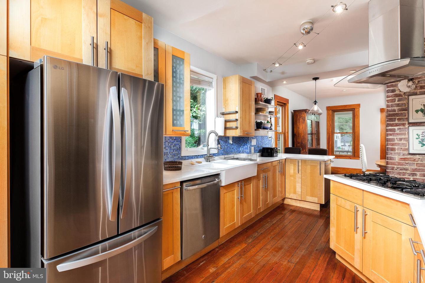 102 S KENSINGTON ST ST, ARLINGTON, Virginia 22204, 4 Bedrooms Bedrooms, ,3 BathroomsBathrooms,Residential,For sale,102 S KENSINGTON ST ST,VAAR2059558 MLS # VAAR2059558