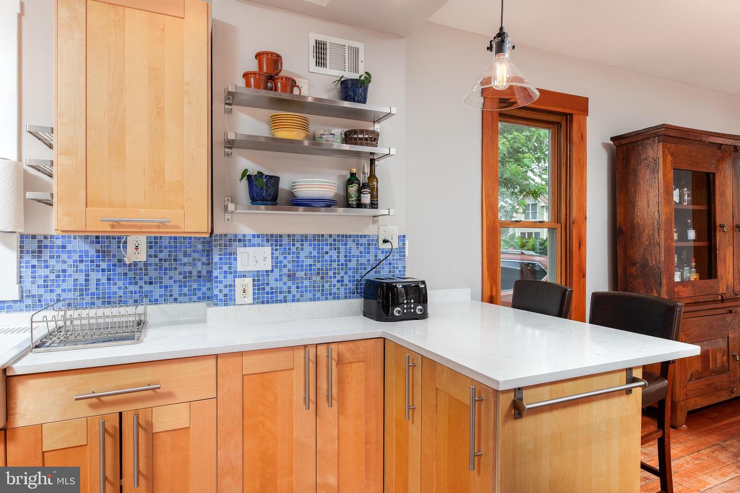 102 S KENSINGTON ST ST, ARLINGTON, Virginia 22204, 4 Bedrooms Bedrooms, ,3 BathroomsBathrooms,Residential,For sale,102 S KENSINGTON ST ST,VAAR2059558 MLS # VAAR2059558
