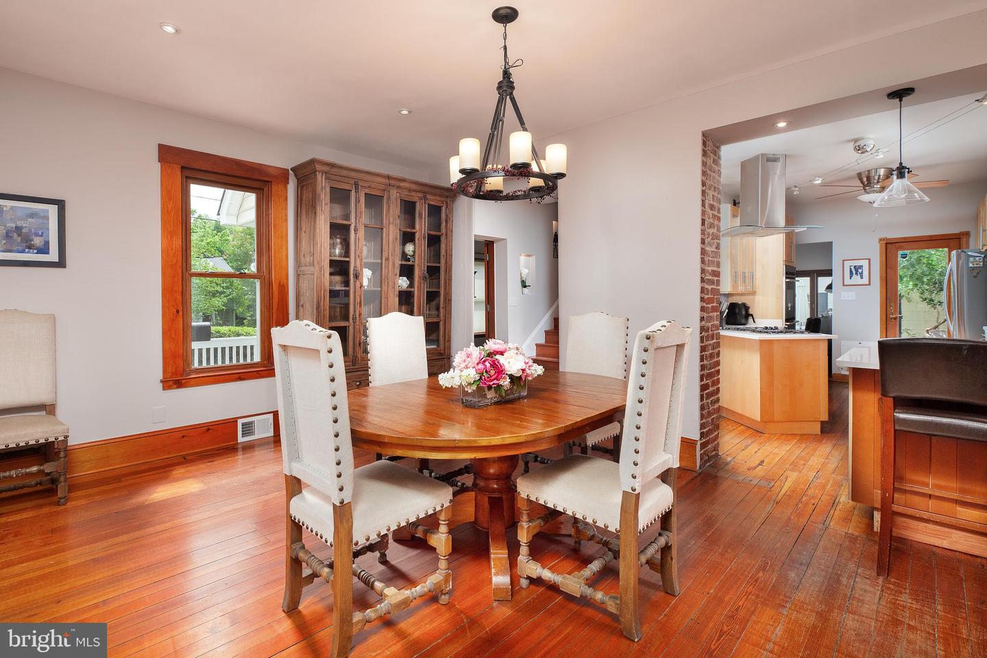 102 S KENSINGTON ST ST, ARLINGTON, Virginia 22204, 4 Bedrooms Bedrooms, ,3 BathroomsBathrooms,Residential,For sale,102 S KENSINGTON ST ST,VAAR2059558 MLS # VAAR2059558