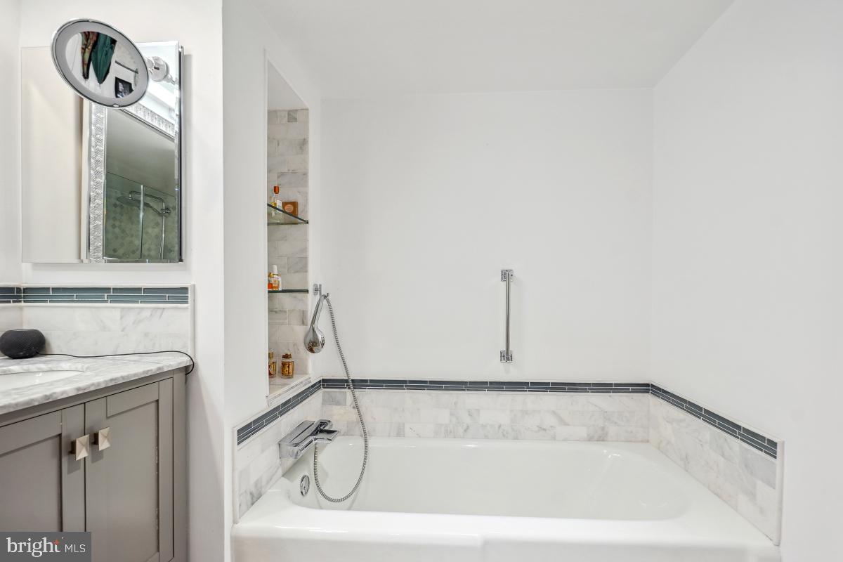 700 NEW HAMPSHIRE AVE NW #116, WASHINGTON, District Of Columbia 20037, 2 Bedrooms Bedrooms, ,2 BathroomsBathrooms,Residential,For sale,700 NEW HAMPSHIRE AVE NW #116,DCDC2206488 MLS # DCDC2206488