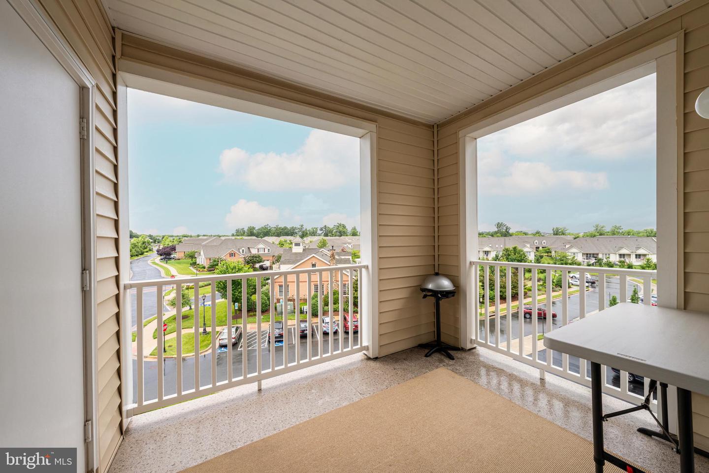 44589 YORK CREST TER #406, ASHBURN, Virginia 20147, 3 Bedrooms Bedrooms, ,2 BathroomsBathrooms,Residential,For sale,44589 YORK CREST TER #406,VALO2100120 MLS # VALO2100120